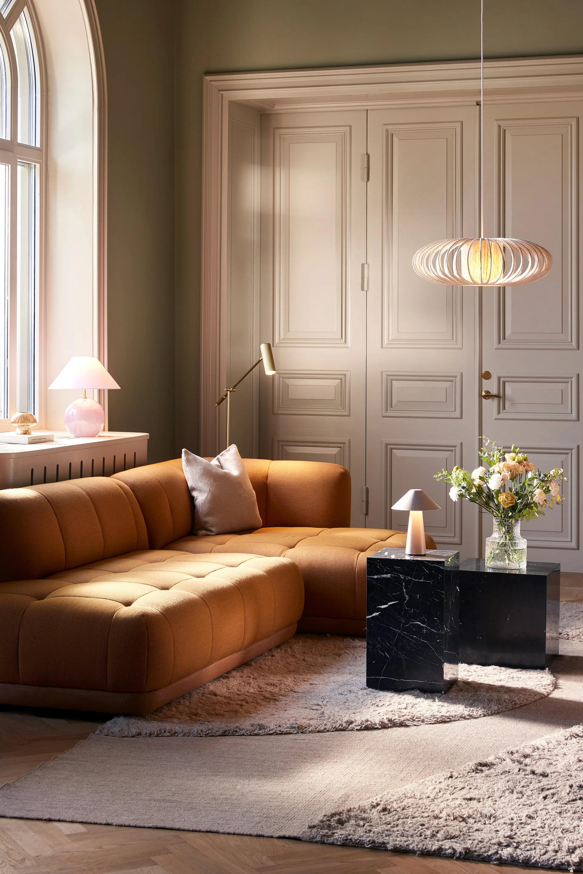 Hubble Read floor lamp, Brushed brass Globen Lighting