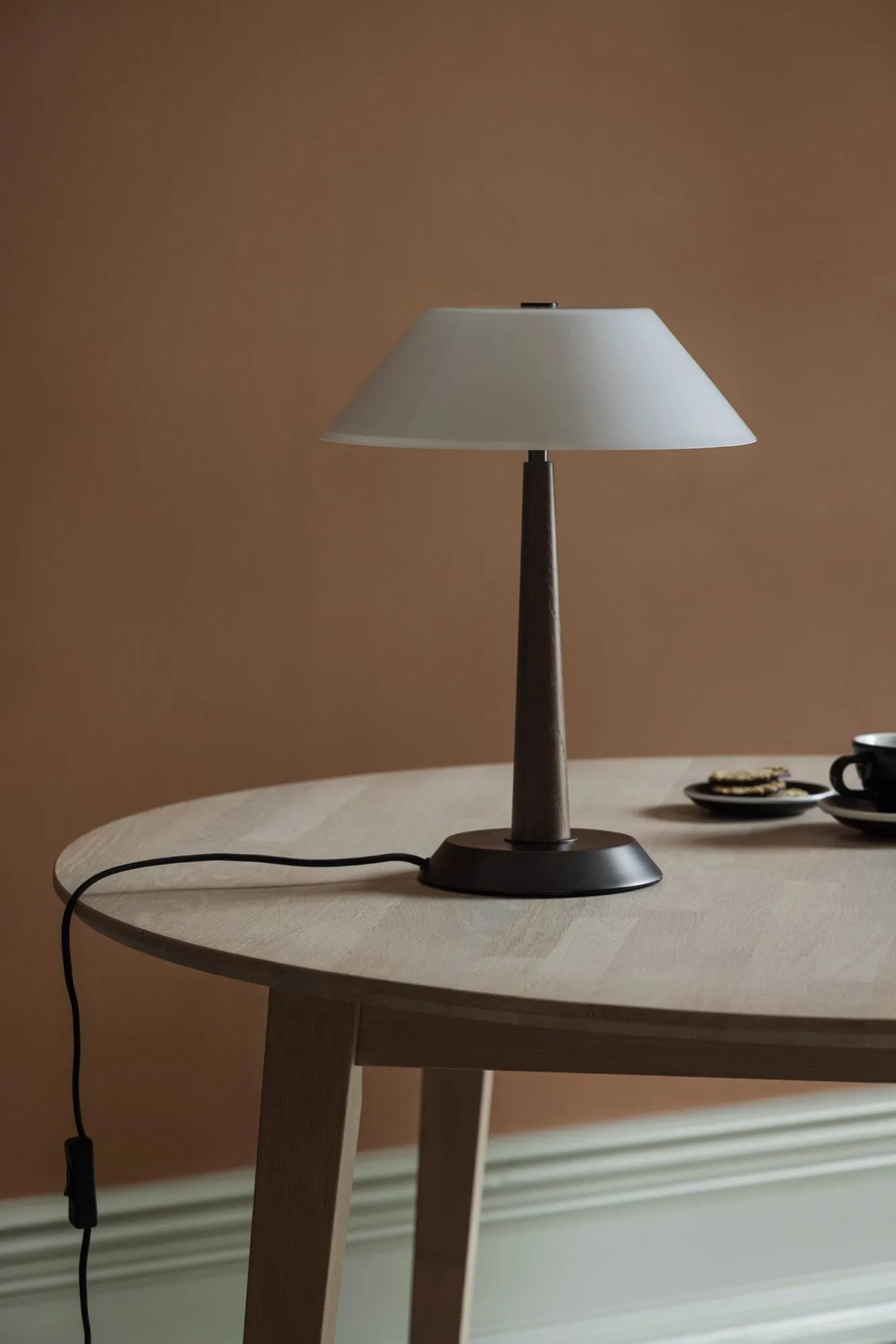 Ligna table lamp, Brown-stained, Ø29x39.2 cm Globen Lighting