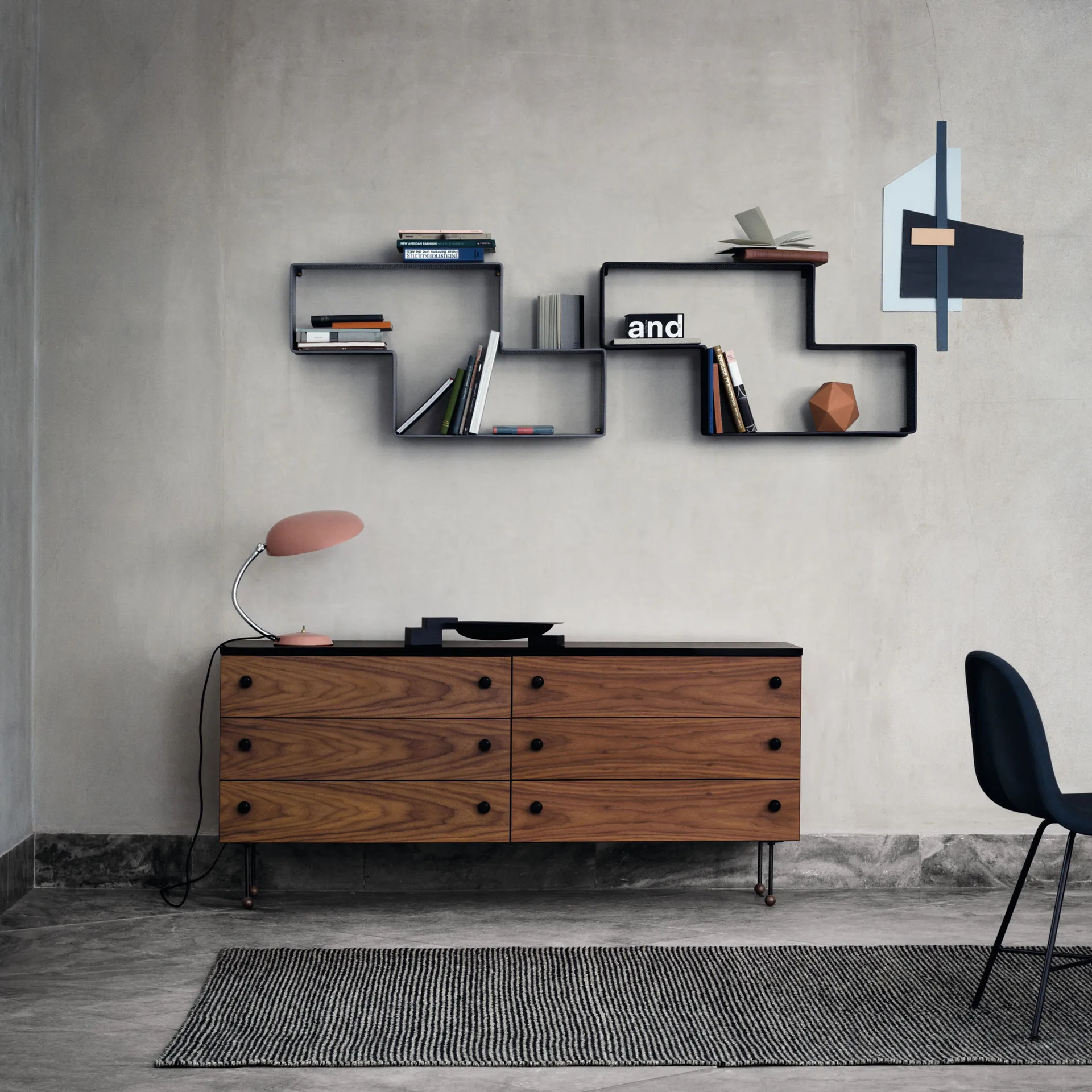 62 Dresser, American walnut, 6 drawers GUBI