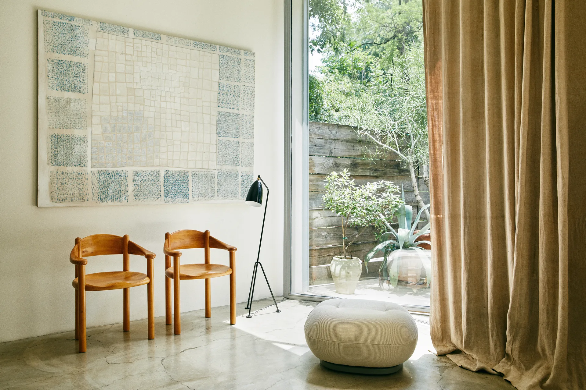 Gräshoppa floor lamp glossy, Black GUBI