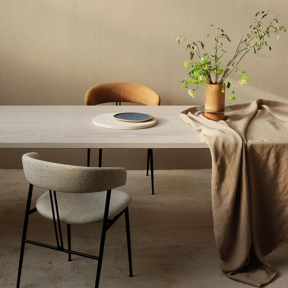 Violin dining chair, Karakorum 001 white-covered GUBI