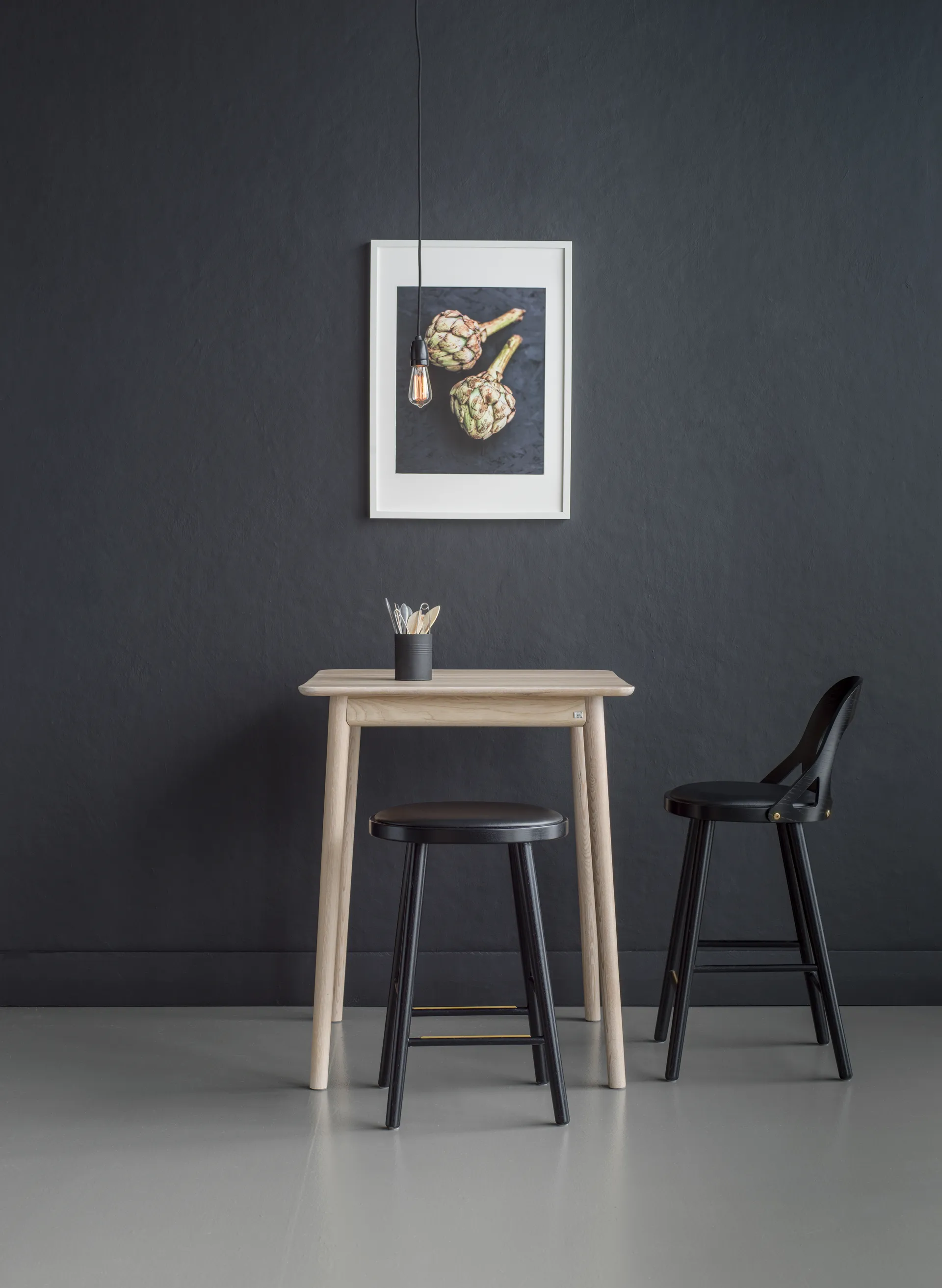 Colibri bar stool 63 cm, Stained black oak-black pad Hans K