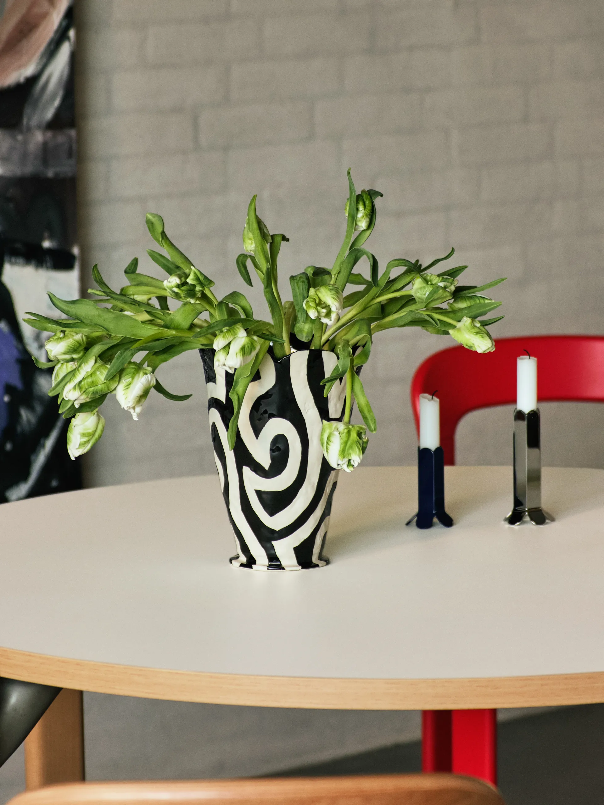 Jessica Hans Shadow vase 25 cm, Black-white HAY