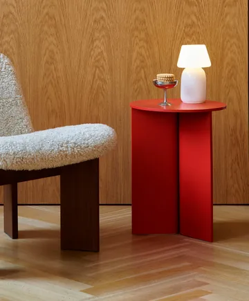 Slit high side table Ø35 cm - Candy red lacquered oak - HAY