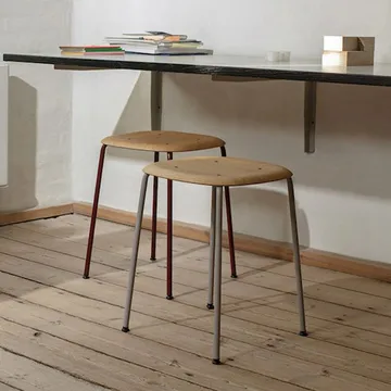 Soft Edge 70 stool - Fall red, black steel frame - HAY