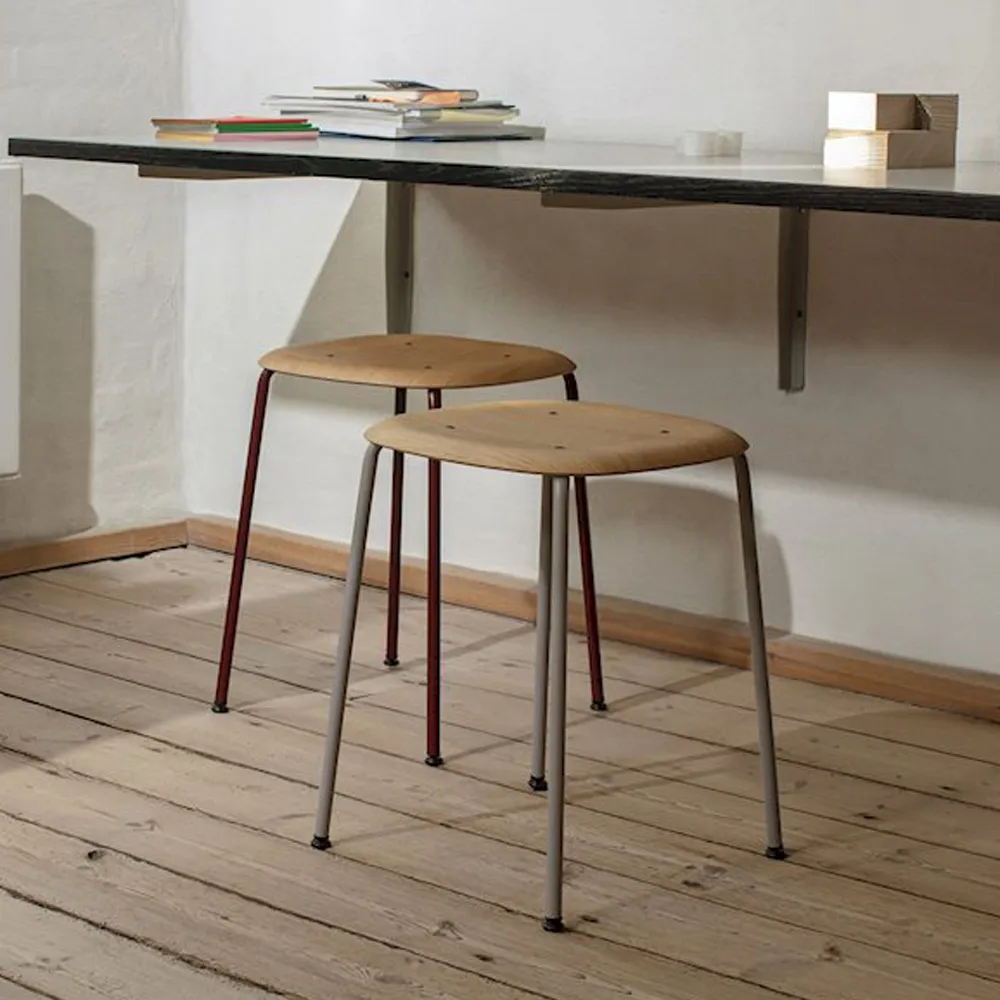 Soft Edge 70 stool, Oak-fall red steel frame HAY