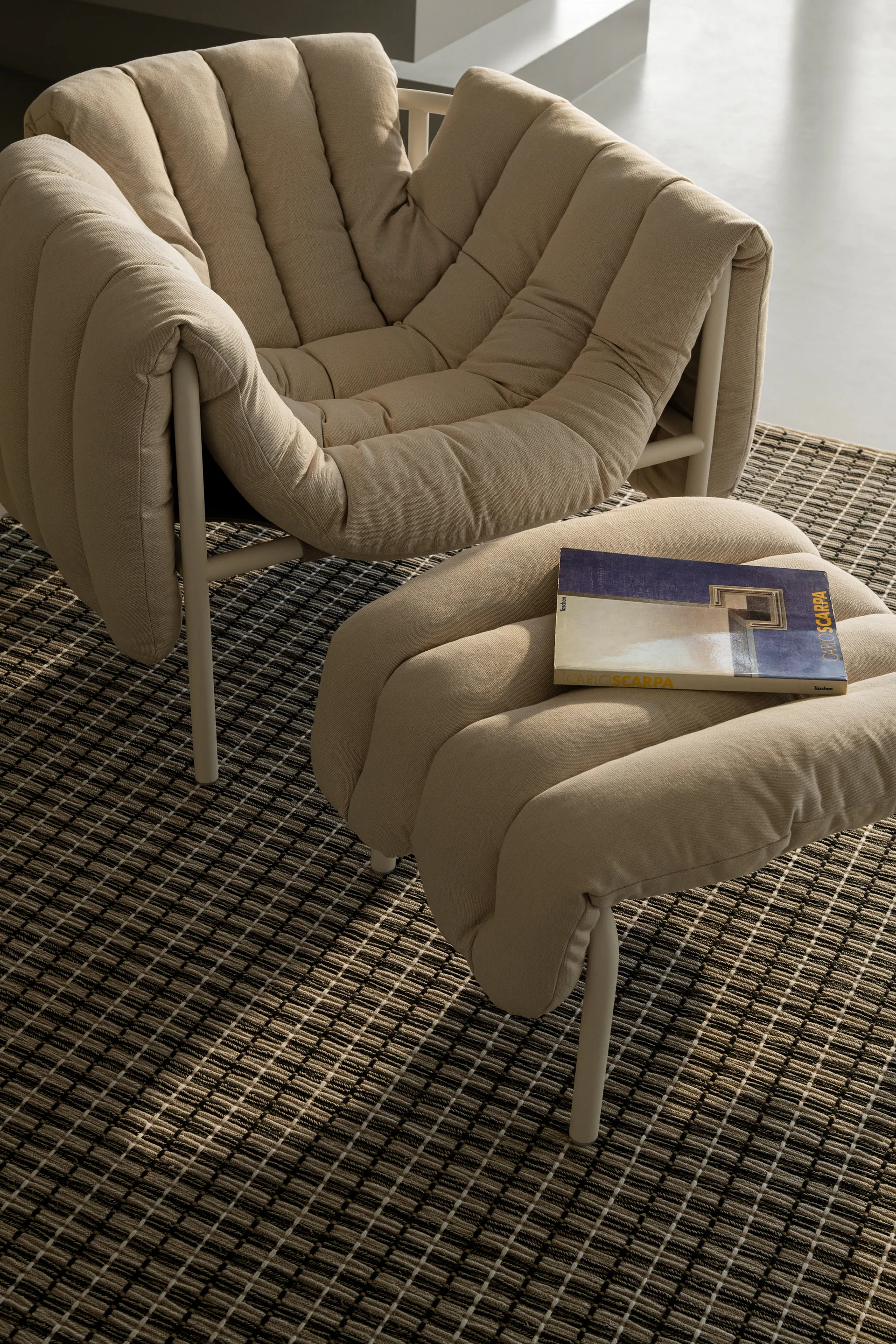 Puffy lounge chair + ottoman, Sawdust-black grey Hem