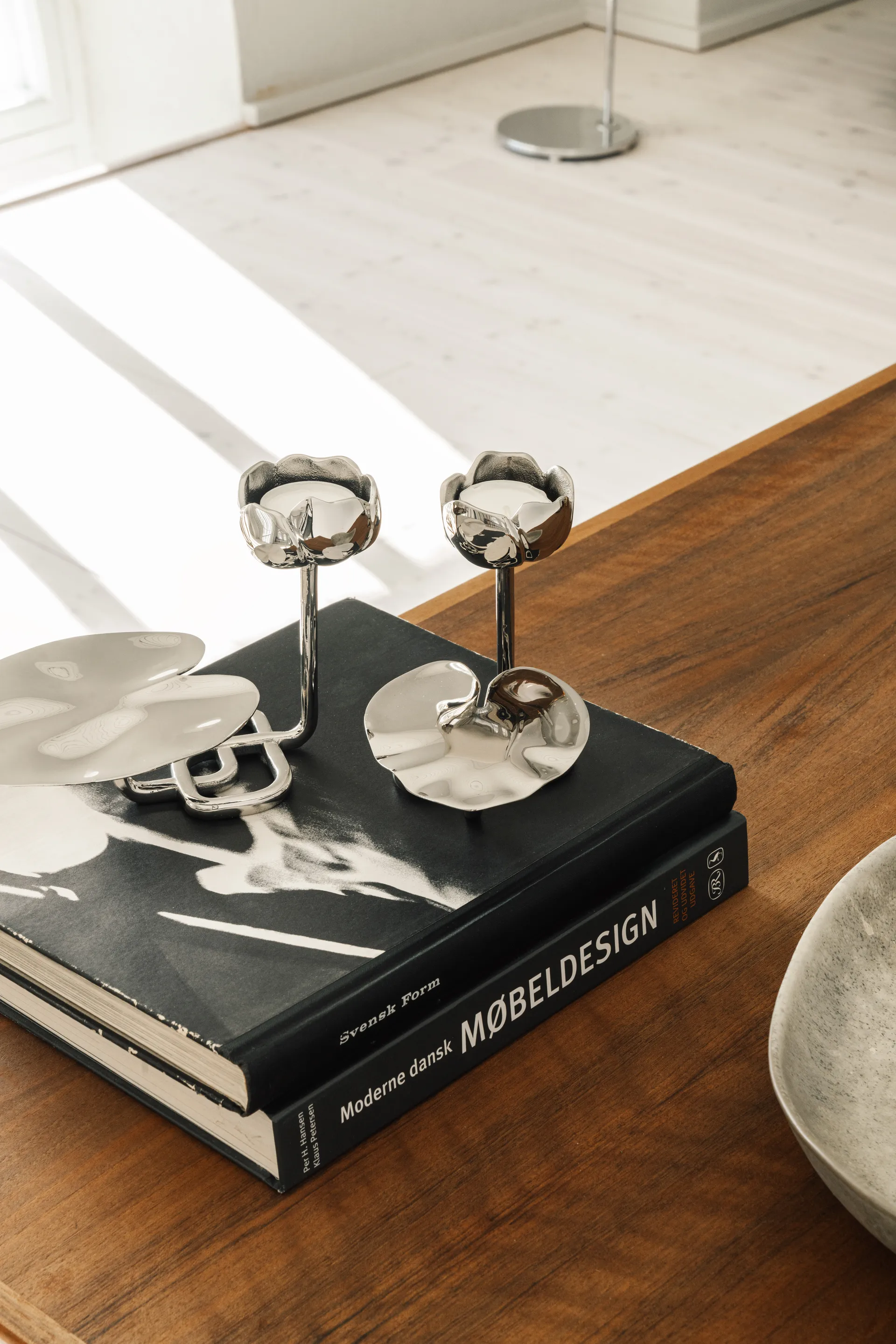 Ninfea No.2 candlestick, Nickel-plated brass Hilke Collection