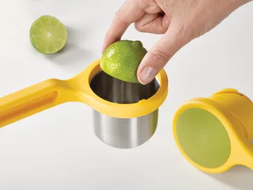 Helix citrus juicer 24.5 cm - Yellow - Joseph Joseph