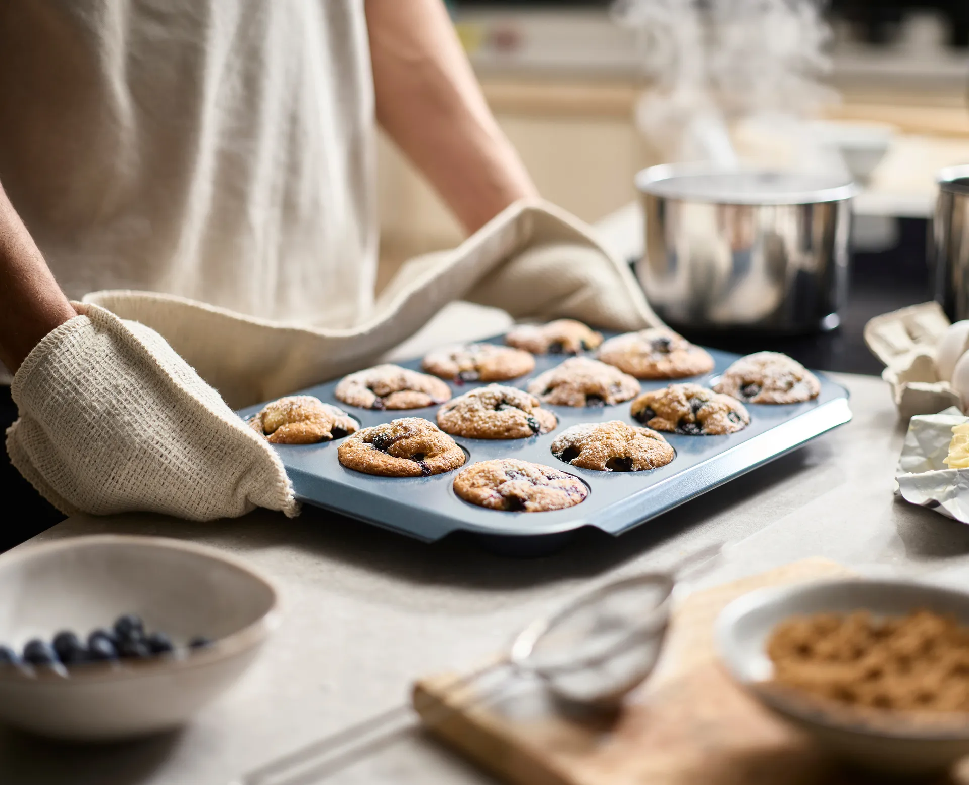 Nest Bake Muffin Tray 41 cm, Blue Joseph Joseph