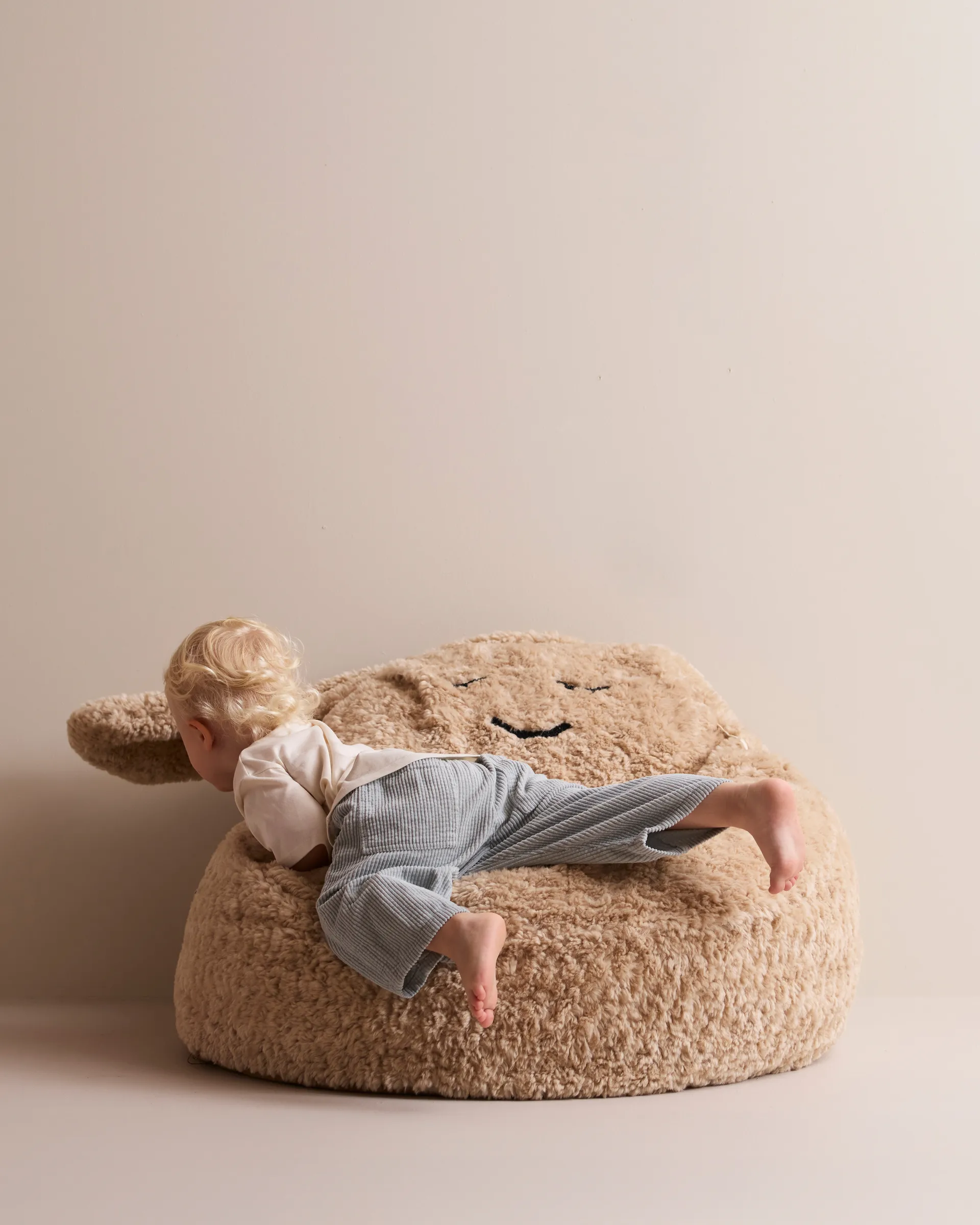 Snuggle bean bag chair, Beige, Ø80x50 cm Kid's Concept