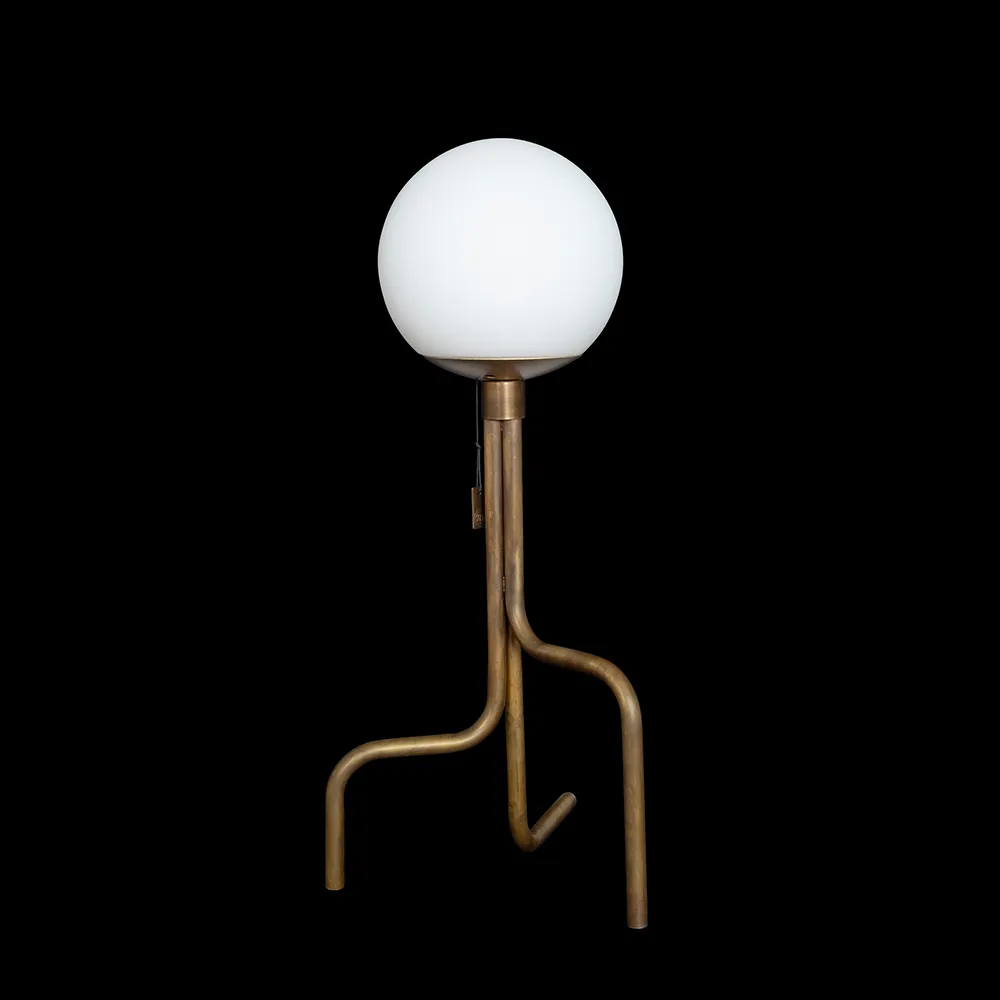 Strapatz table lamp, Raw brass/matte white Konsthantverk