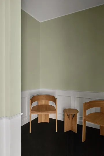 Collector chair - Warm lacquered oak-walnut - Kristina Dam Studio