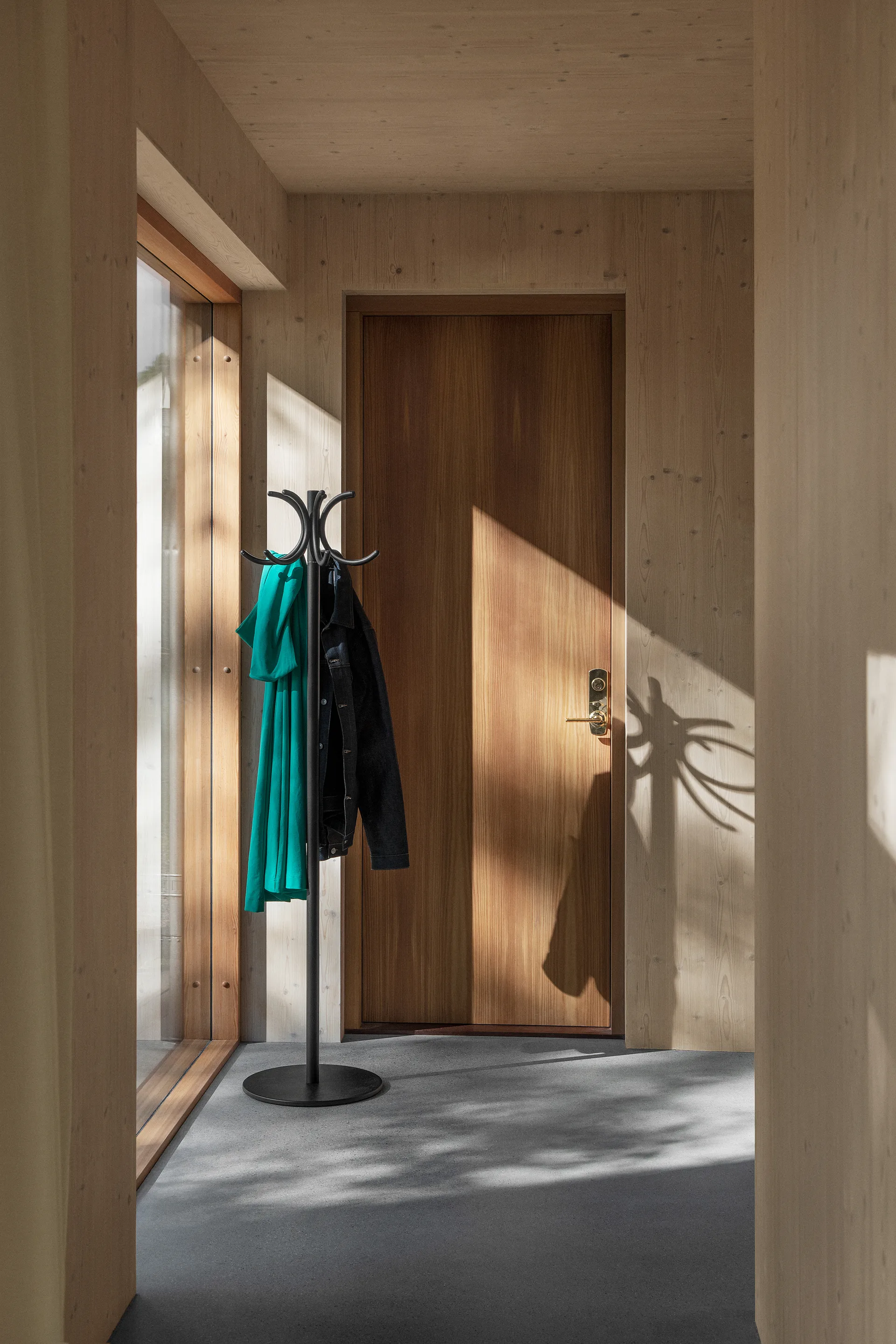 S70-12 coat rack, Black texture Lammhults