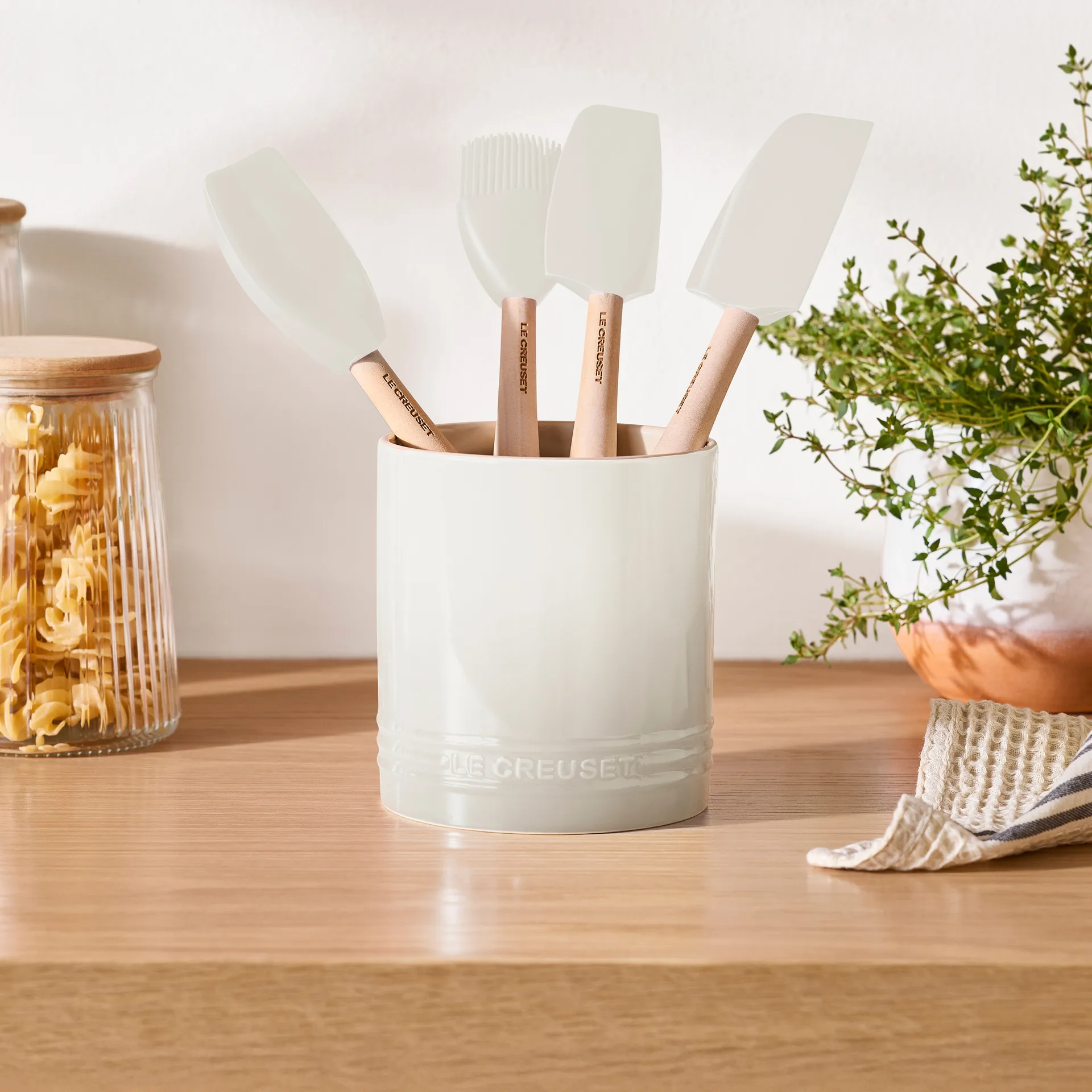 Signature stoneware cutlery and utensil jar 1.1 L, Meringue Le Creuset