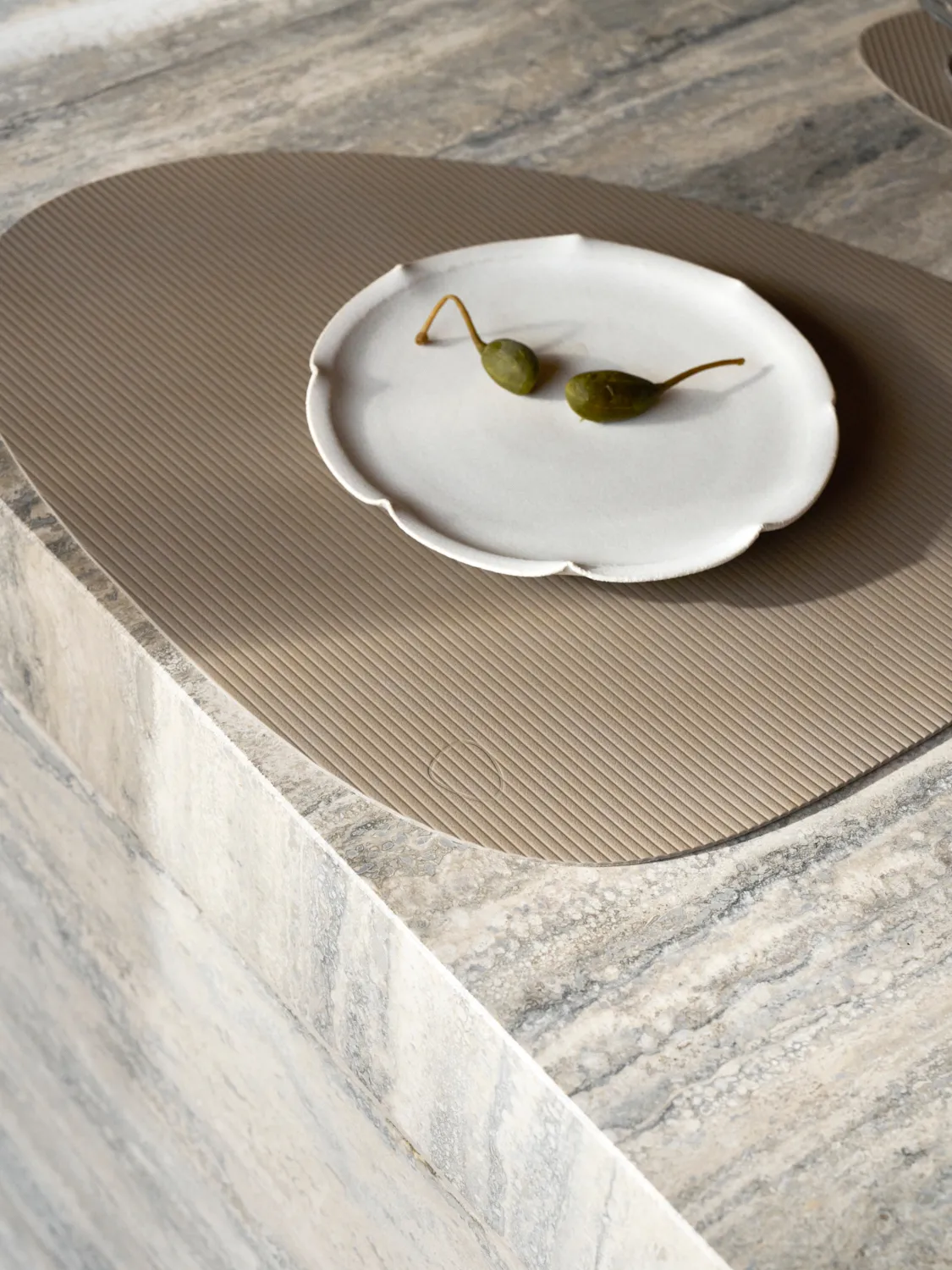Corduroy placemat curve L, Clay Brown LIND DNA