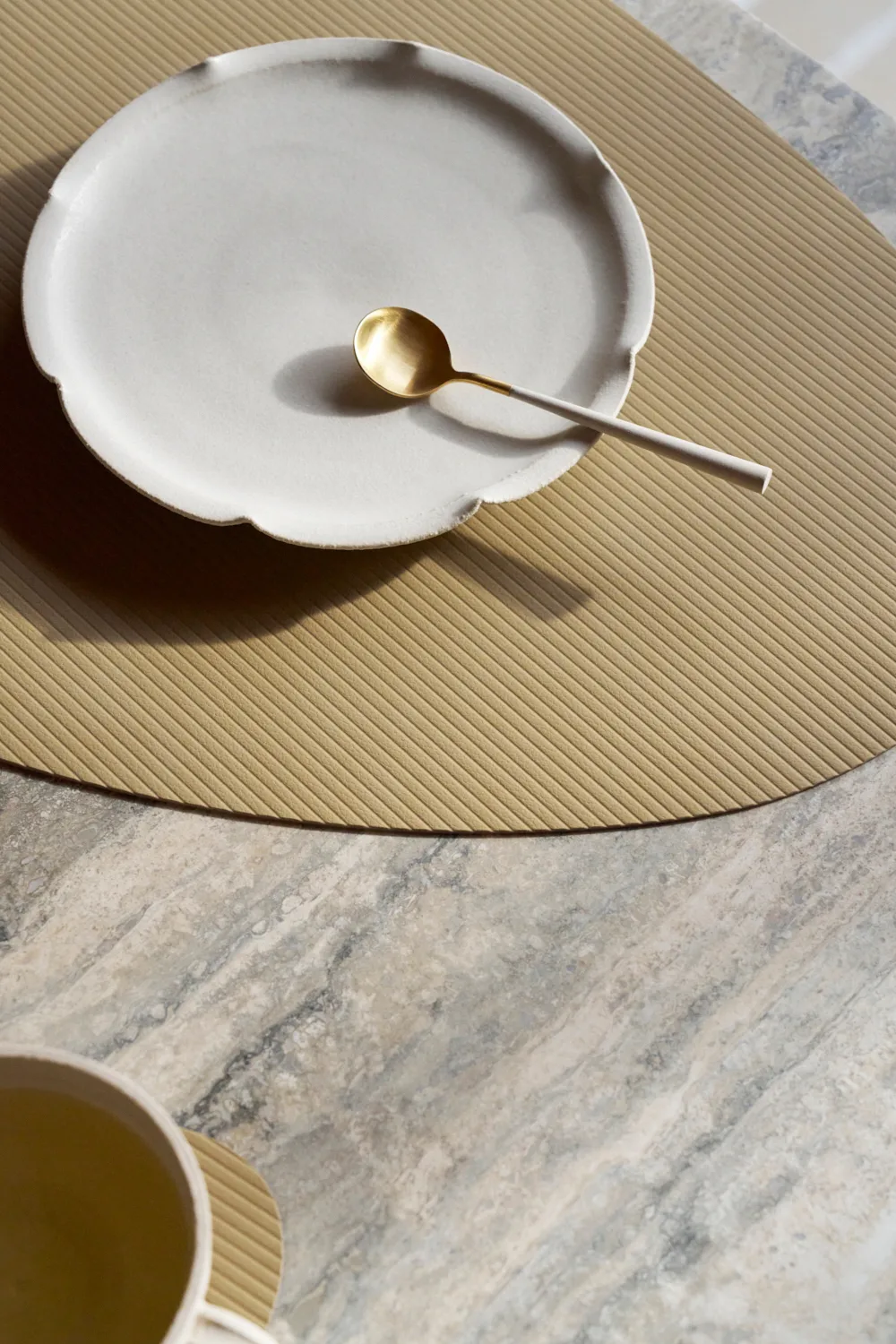 Corduroy placemat curve L, Lemon Sorbet LIND DNA