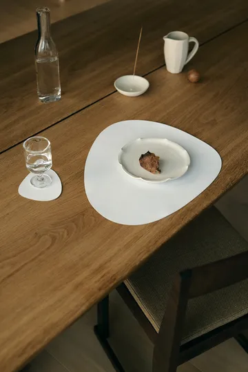 Corduroy placemat curve L - Pure white - LIND DNA