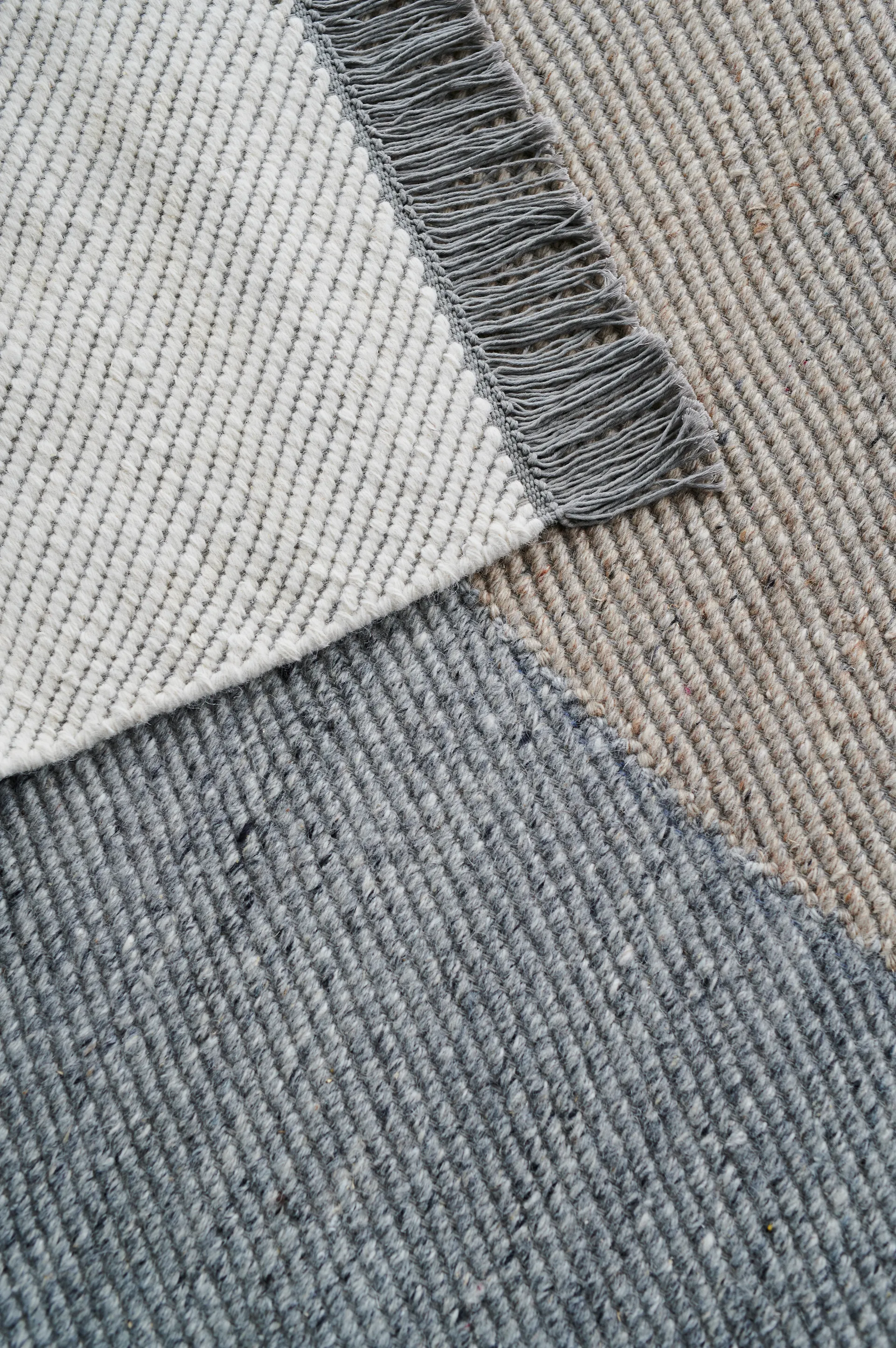 Eik wool carpet 140x200 cm, grey Linie Design