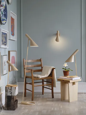 AJ floor lamp - Warm sand - Louis Poulsen