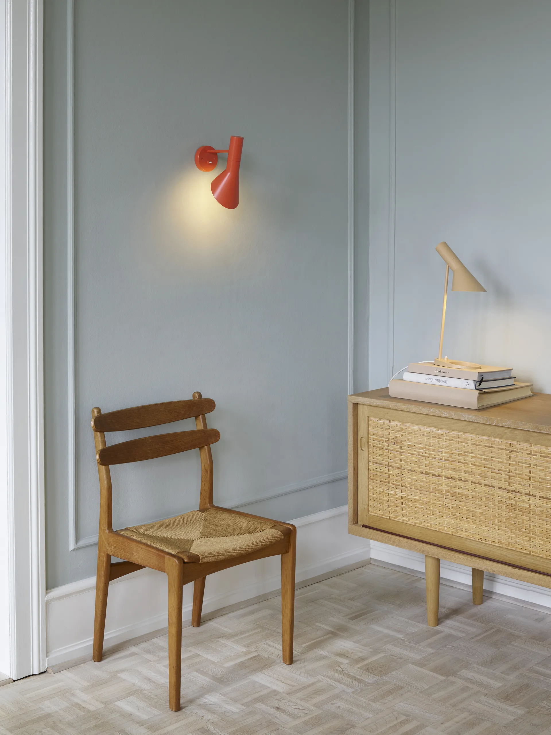 AJ MINI table lamp, Warm sand Louis Poulsen