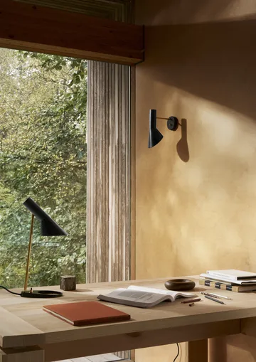 AJ wall lamp fixed installation - Brass-black - Louis Poulsen