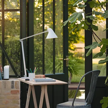 NJP desk lamp - Black, pin ø10 cm, 3000k - Louis Poulsen