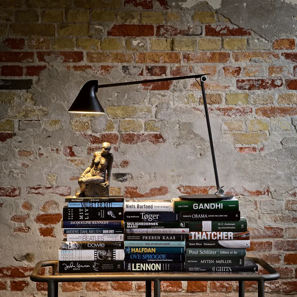 NJP desk lamp, White, footplate, 3000k Louis Poulsen