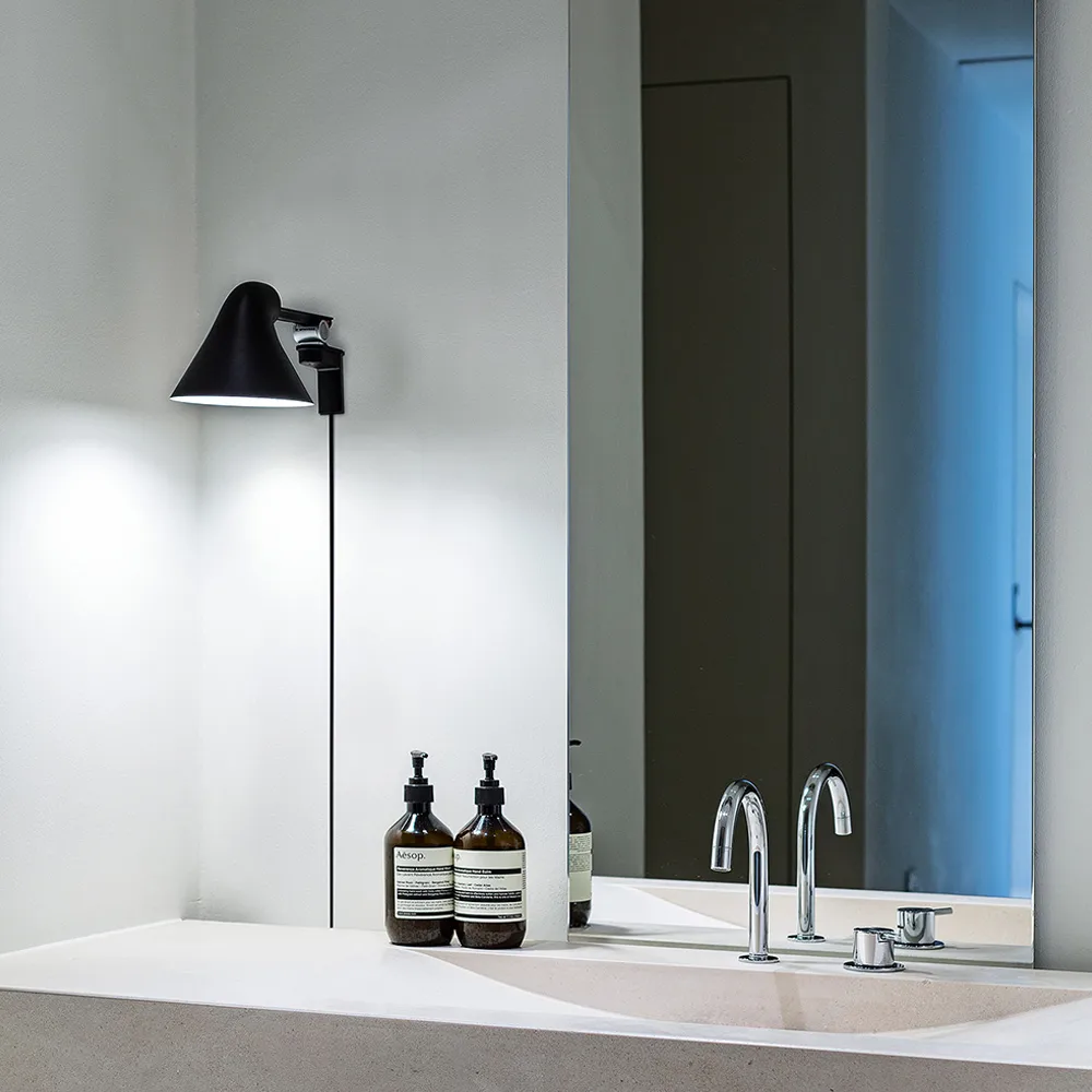 NJP wall lamp, Black, long arm, LED, 3000k Louis Poulsen