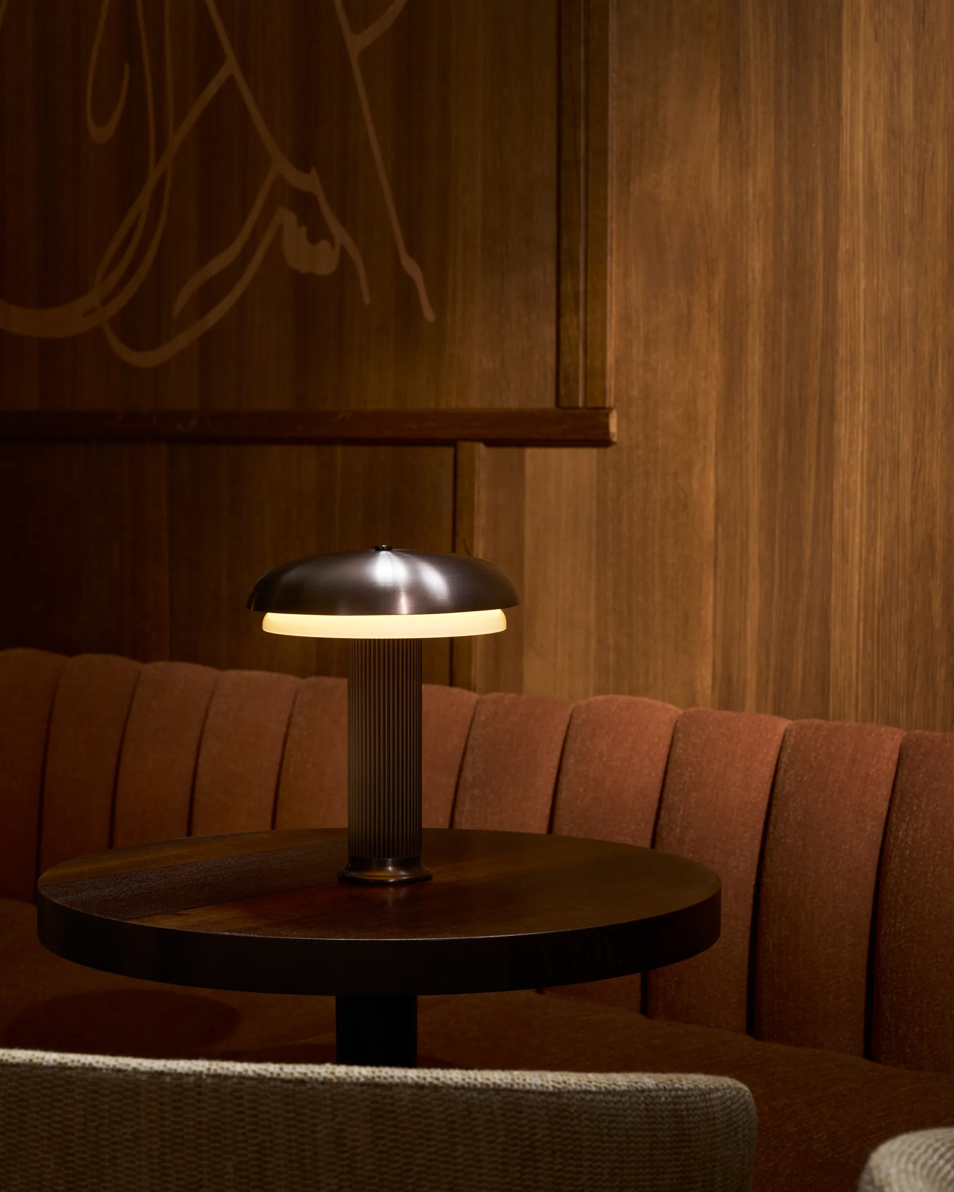 Noote portable table lamp, Bronze LYFA