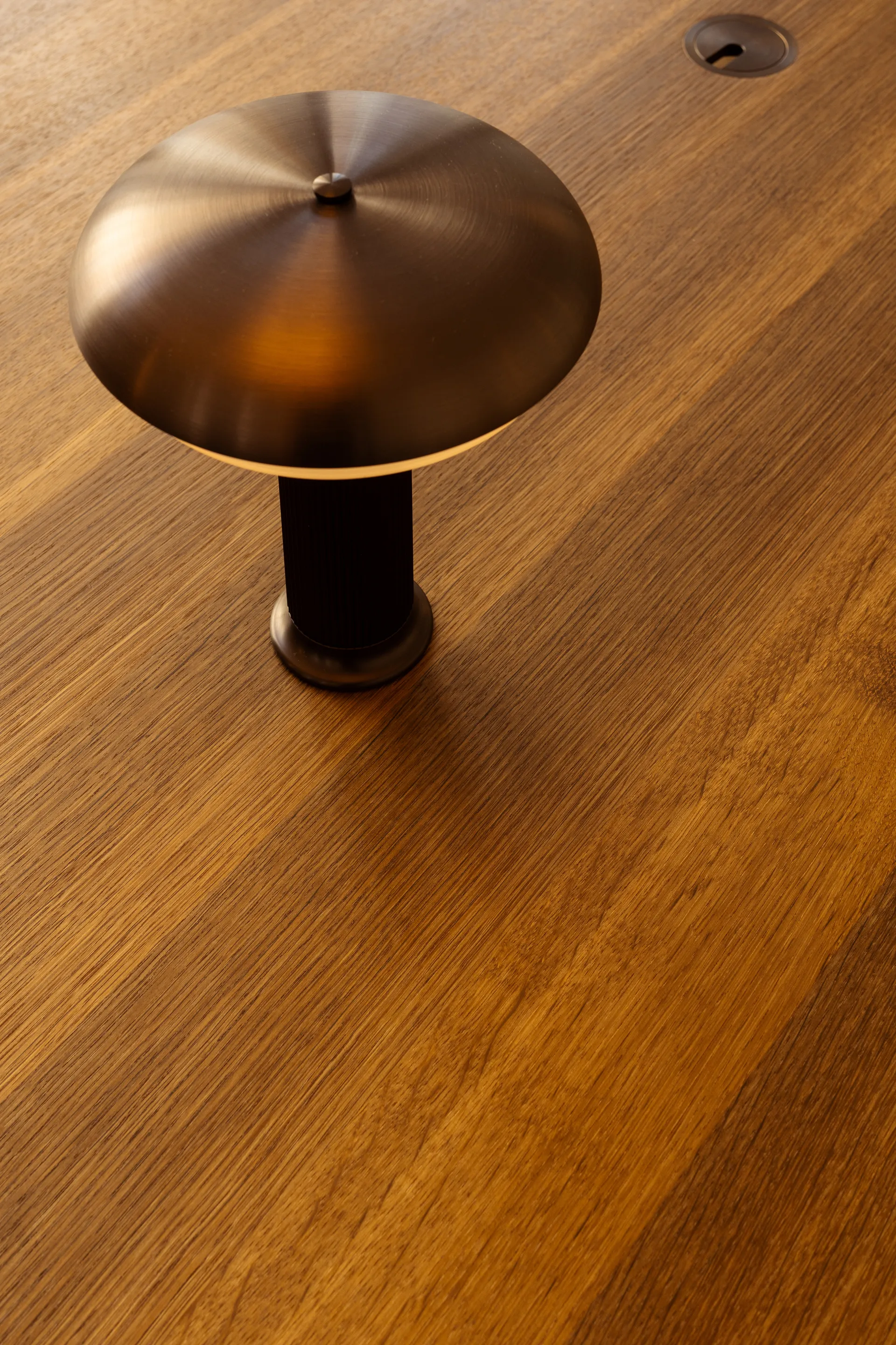 Noote portable table lamp, Bronze LYFA