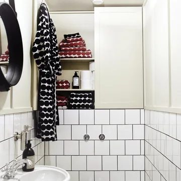 Räsymatto towel black - bath towel 70x150 cm - Marimekko