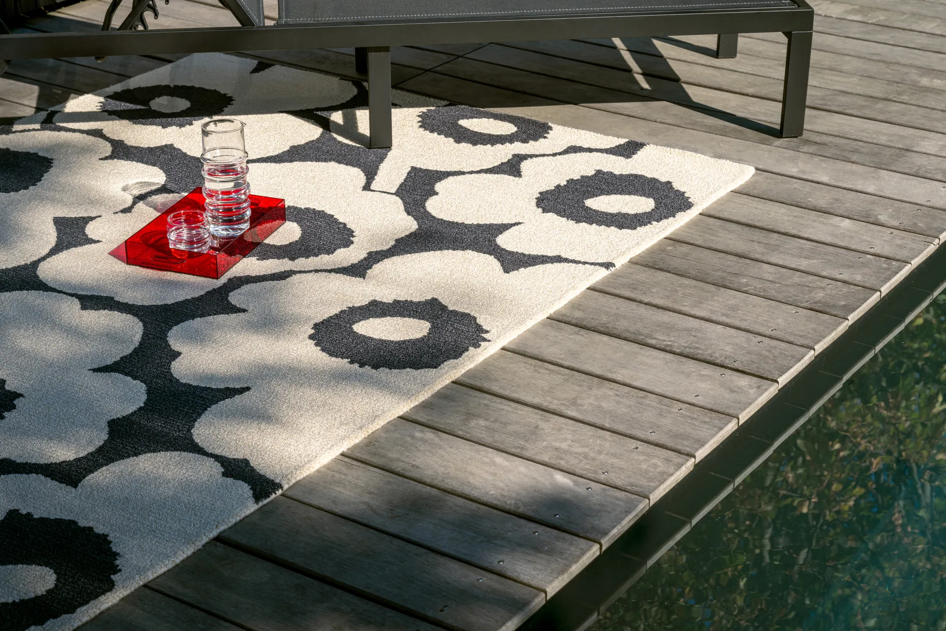 Unikko outdoor rug, Charcoal-white, 140x200 cm Marimekko
