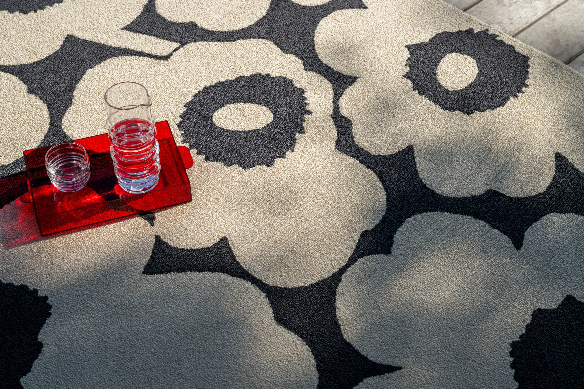 Unikko outdoor rug, Charcoal-white, 140x200 cm Marimekko