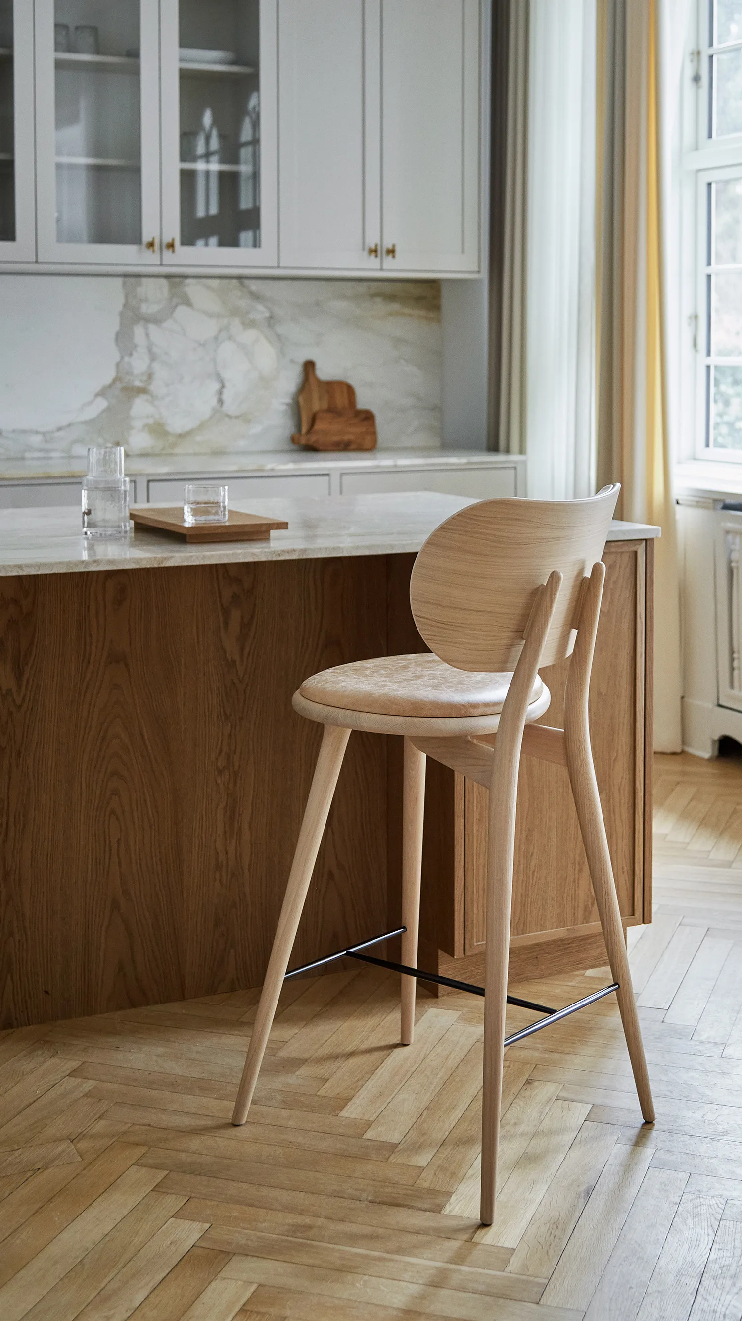 Mater High Stool Backrest barstool low, leather natural, matt varnished oak stand Mater