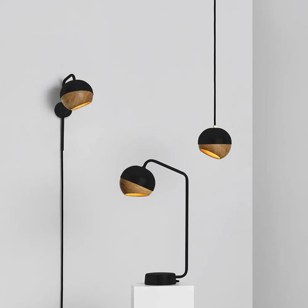 Ray table lamp, white, oak detail on screen Mater