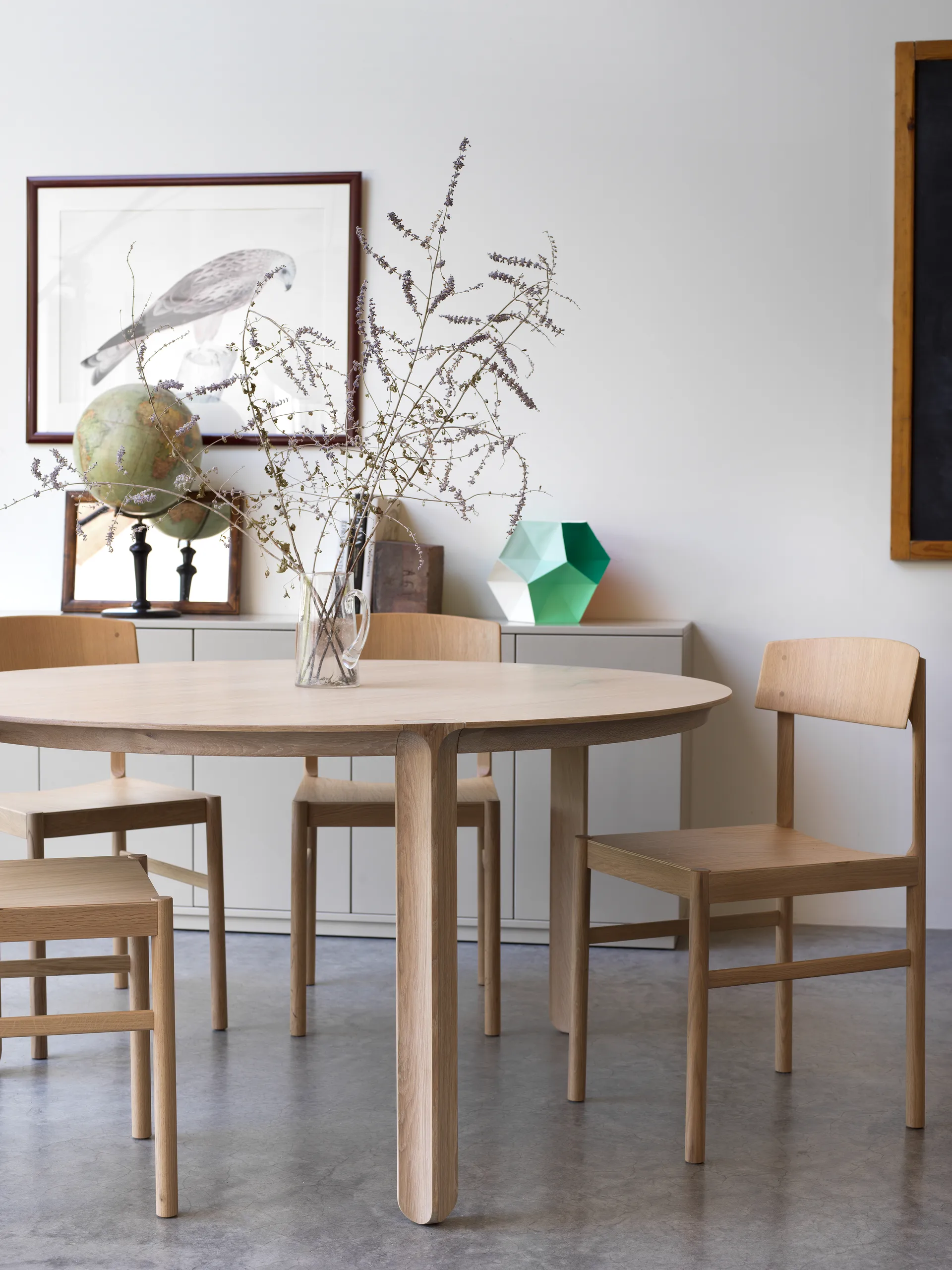 Rod chair, White pigmented matte lacquered oak Mavis