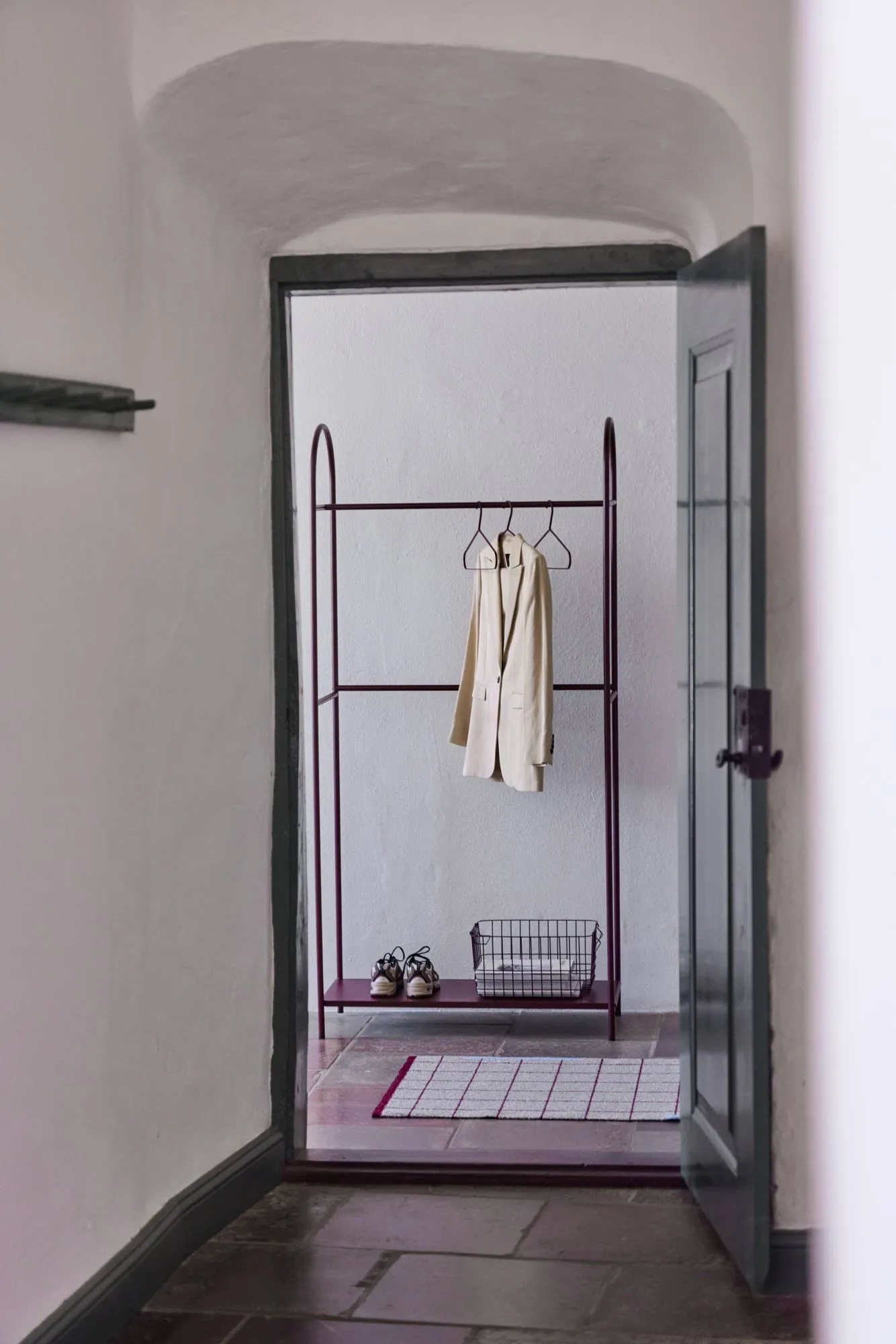 Arch clothes rail, Red, 39x92x186 cm Mette Ditmer