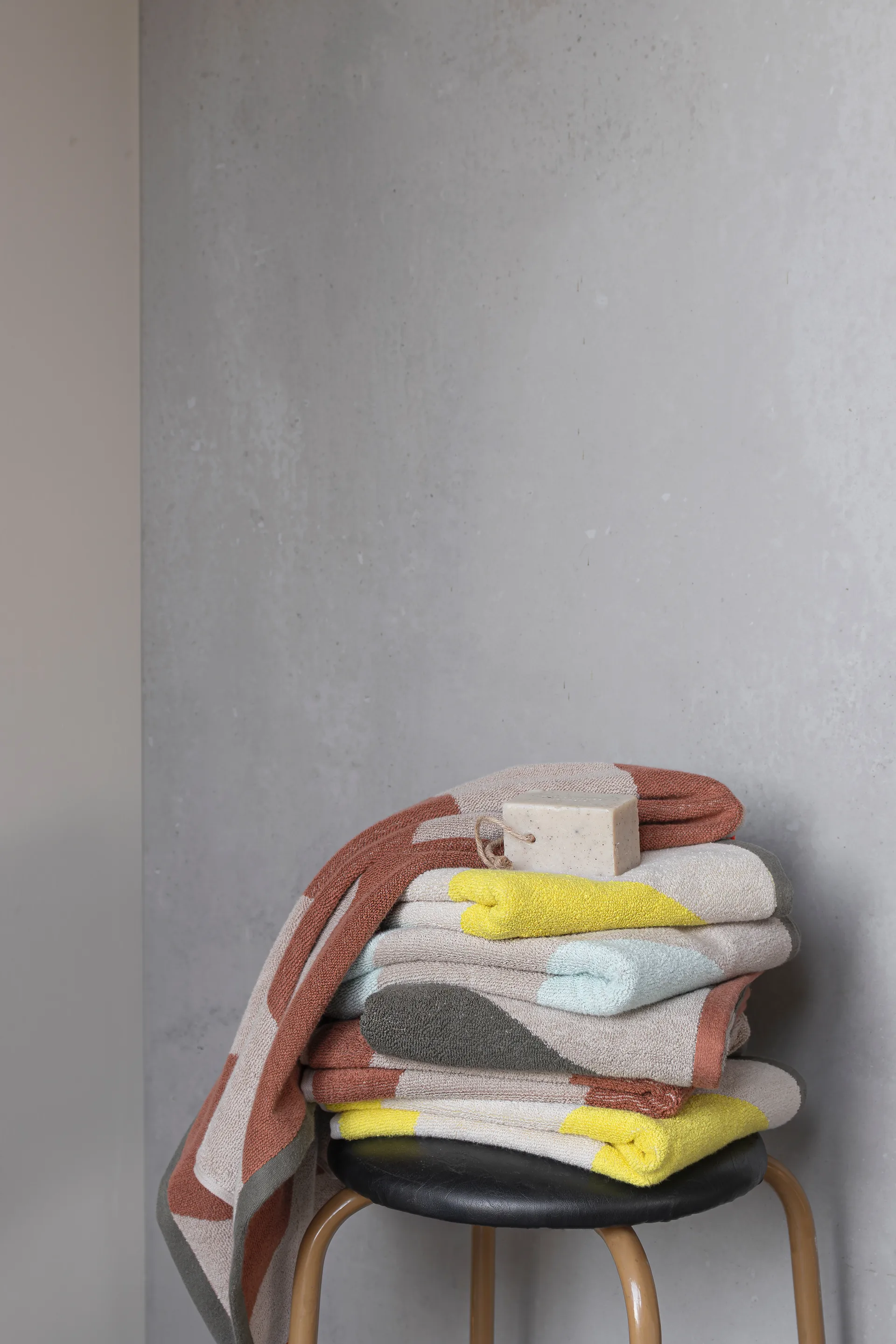 Diagonal towel, Dark olive, 50x90 cm Mette Ditmer
