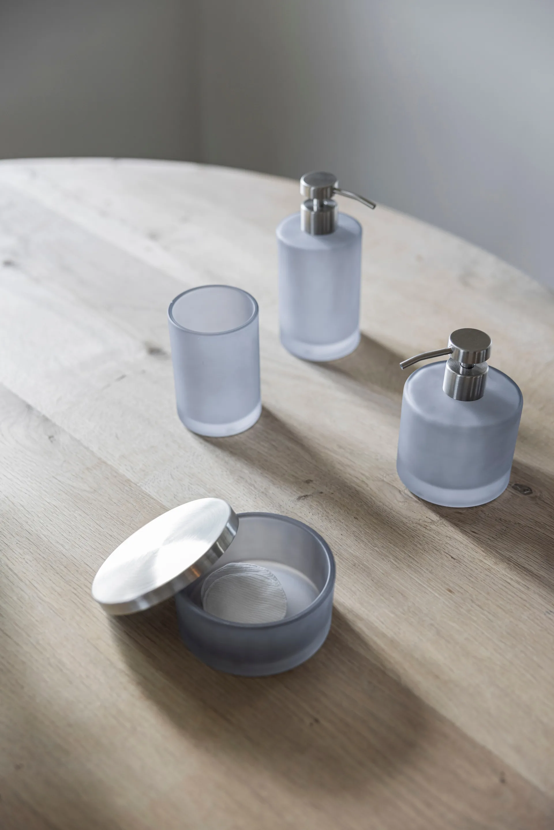 Modest soap dispenser tall, Dove blue Mette Ditmer