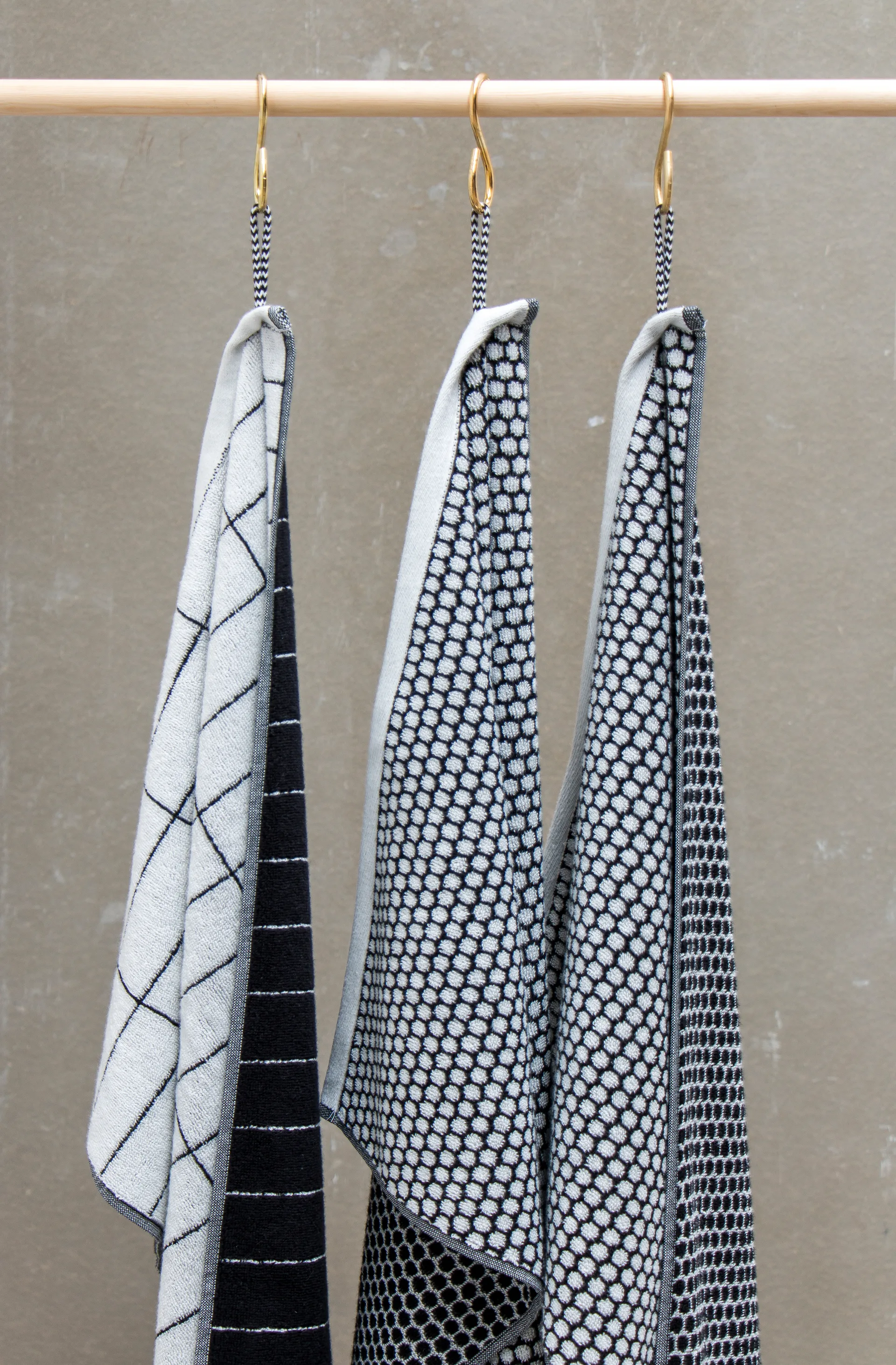 Tile Stone guest towel 38x60 cm 2 pack, Black-Off-white Mette Ditmer