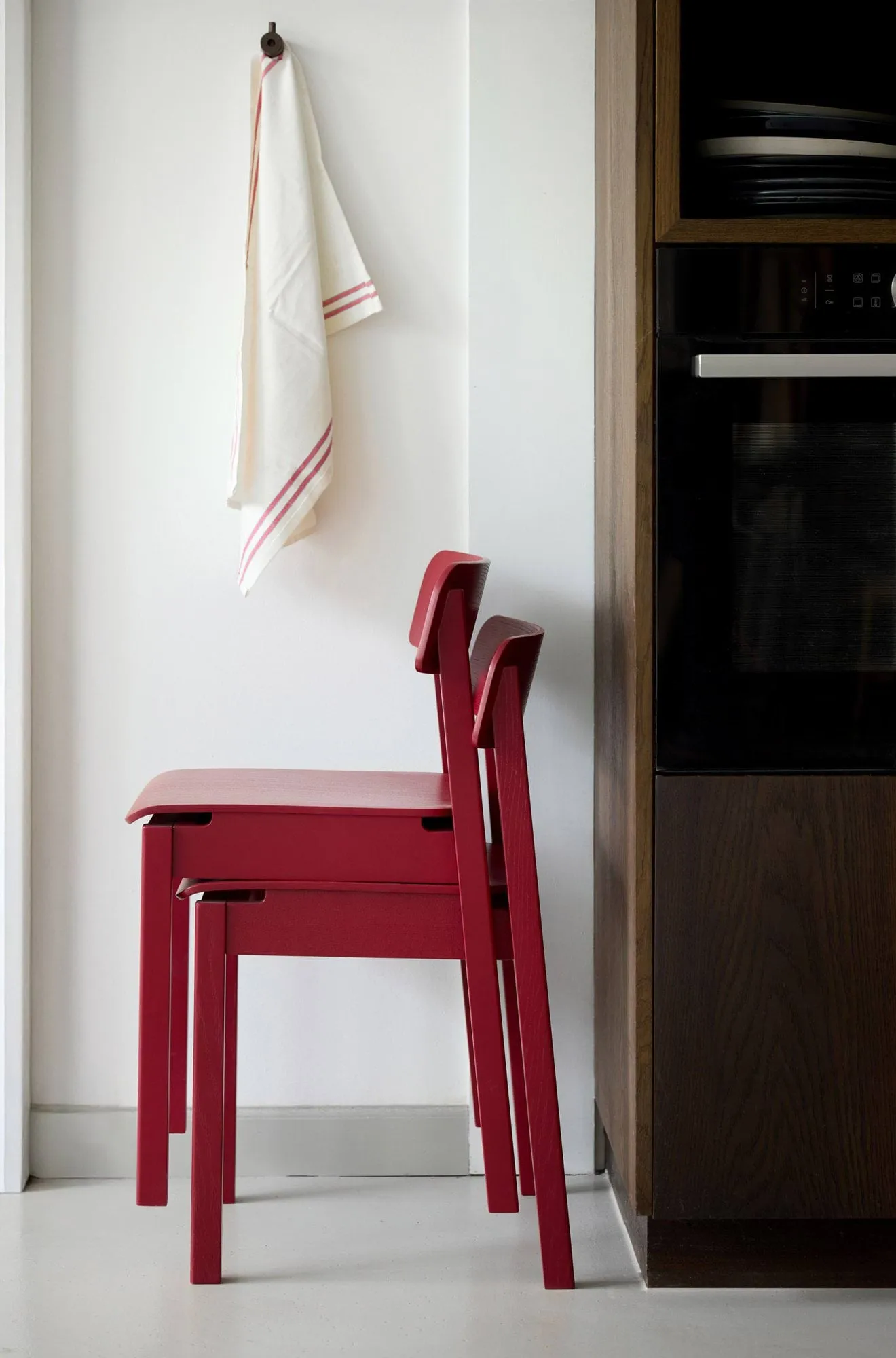 Everyday Chair chair, Purple red MOEBE