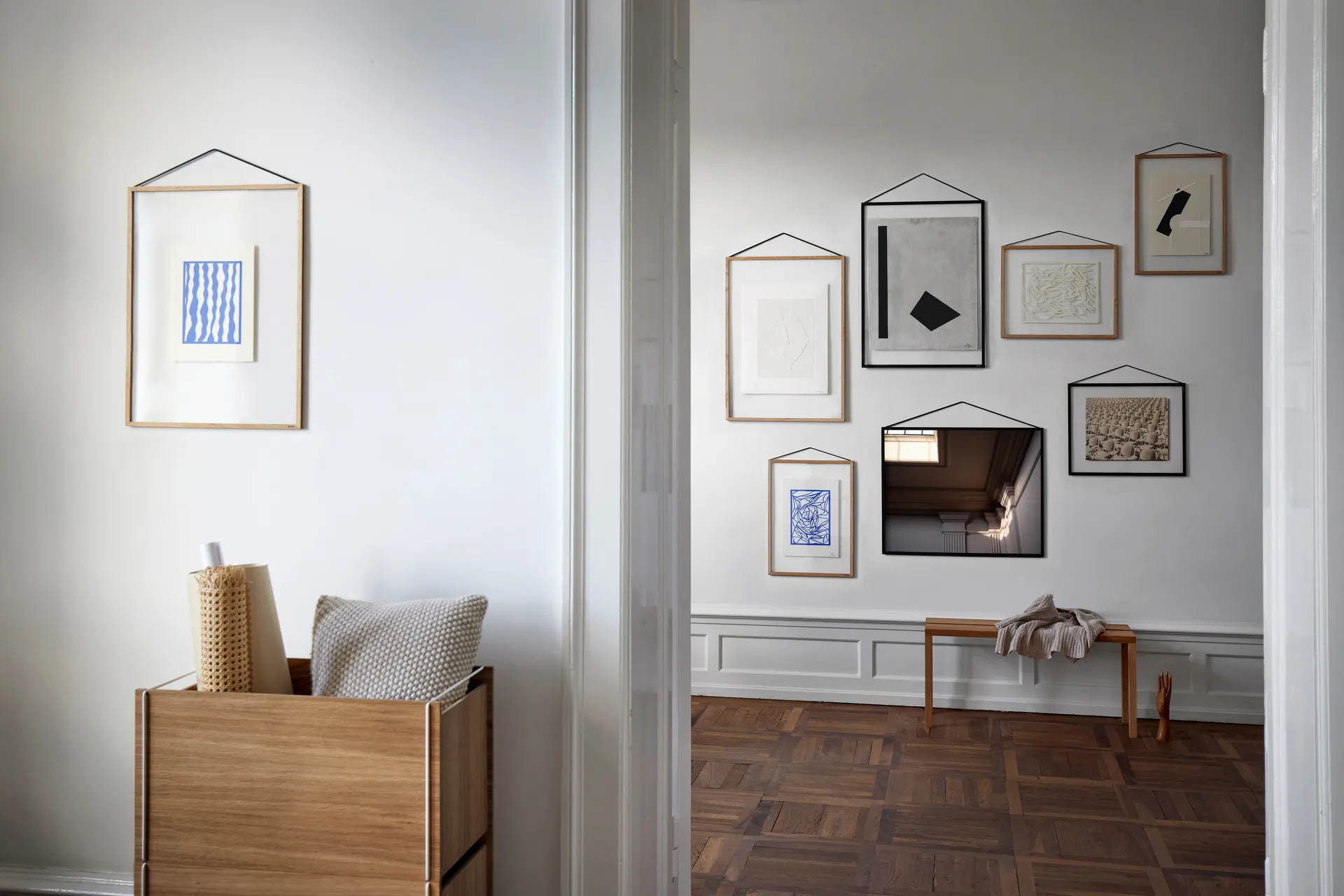Moebe frame 50x70 cm, Transparent. Black MOEBE