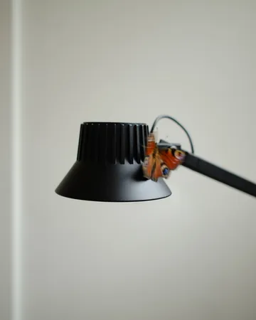 Dedicate floor lamp - Black, 112 cm - Muuto