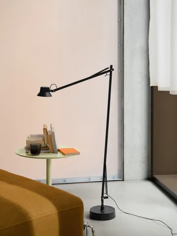Dedicate floor lamp - Black, 112 cm - Muuto