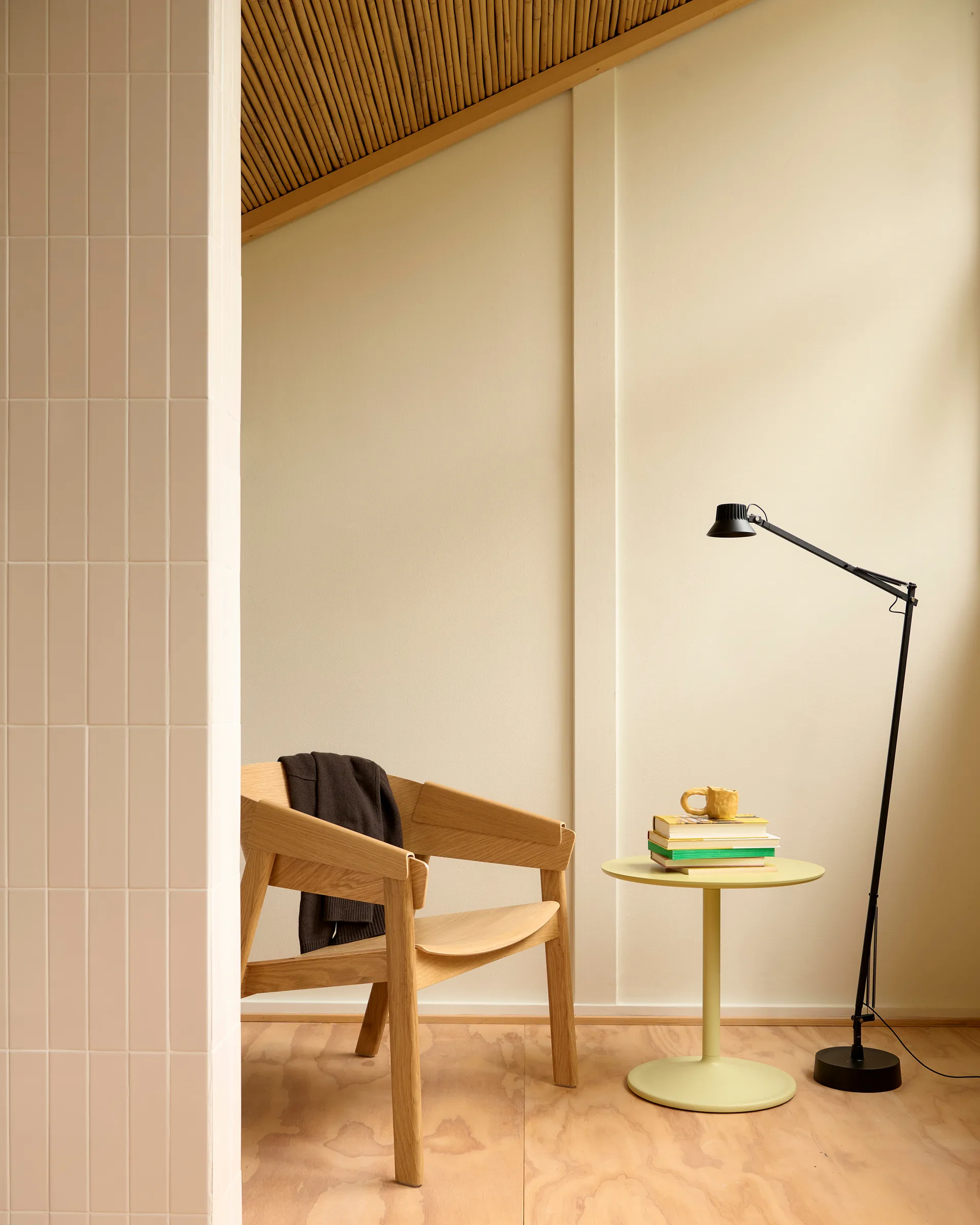 Dedicate floor lamp, Black, 112 cm Muuto