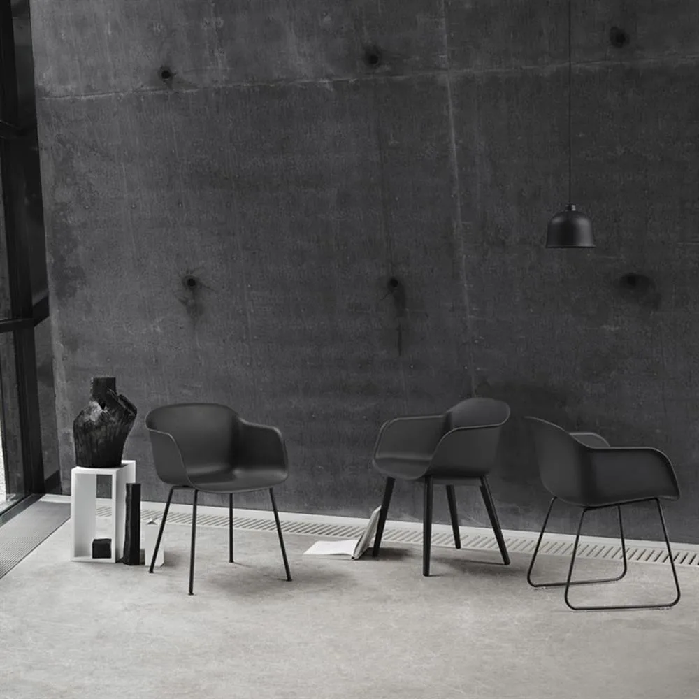 Fiber Chair with arm rest, Anthracite Black (plastic) Muuto