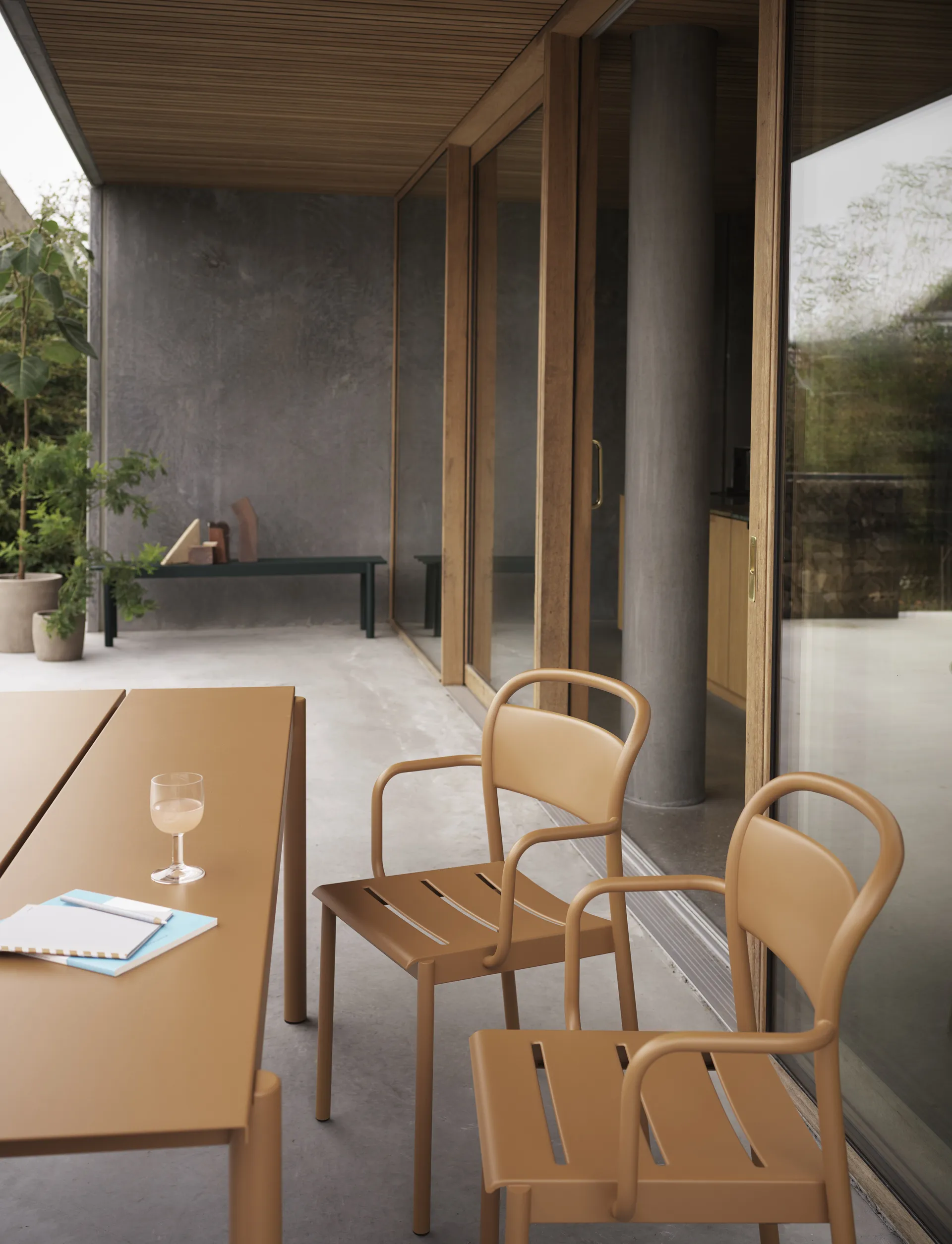 Linear steel table 75x200 cm, Burnt orange Muuto