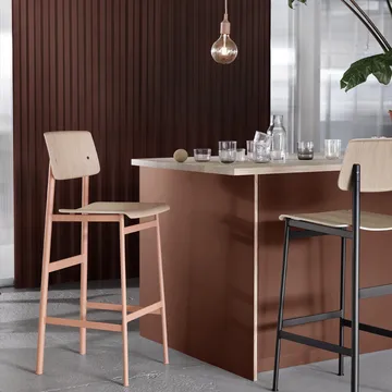Loft barstool - Oak, low, black steel legs - Muuto