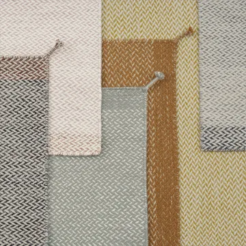 Ply wool rug 85x140 cm - Light Rose - Muuto
